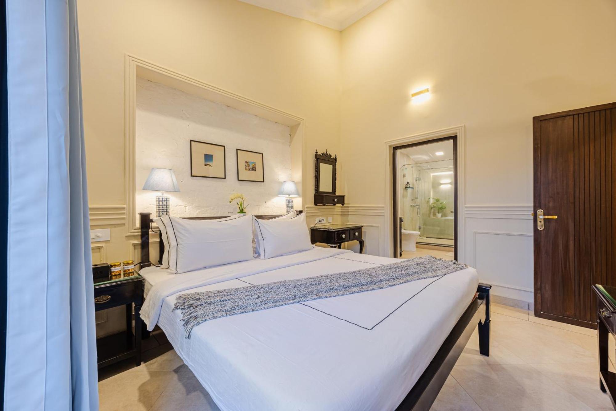 Elivaas 4 Bhk Villa Near Beach With Private Pool & Bar - Casa Boa Vida 칸돌림 외부 사진